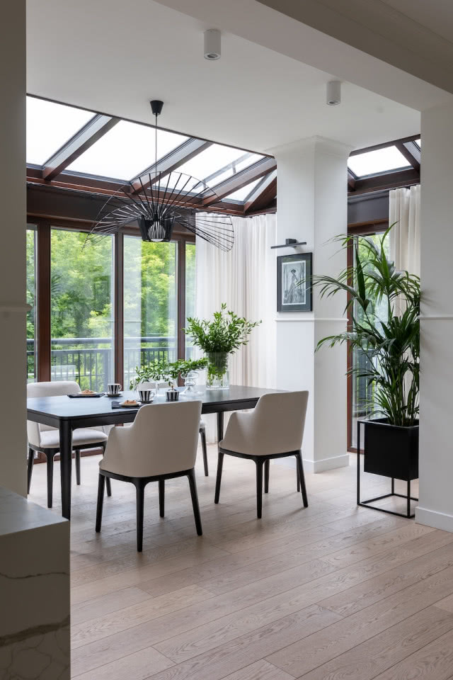 otwarta strefa dzienna stół w jadalni