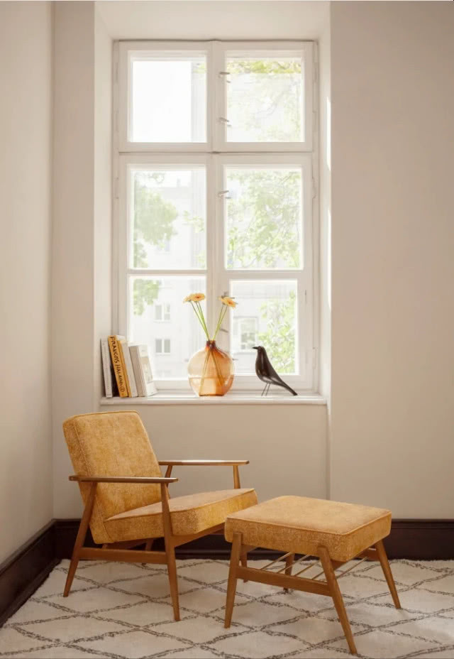 fotel z podnóżkiem