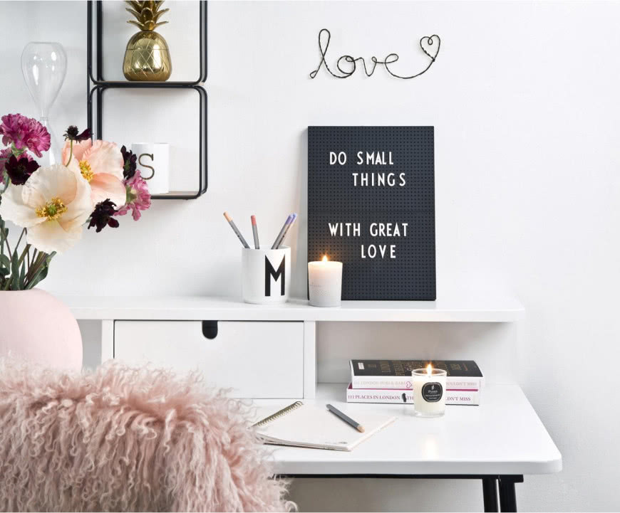 Romantyczna dekoracja biurka