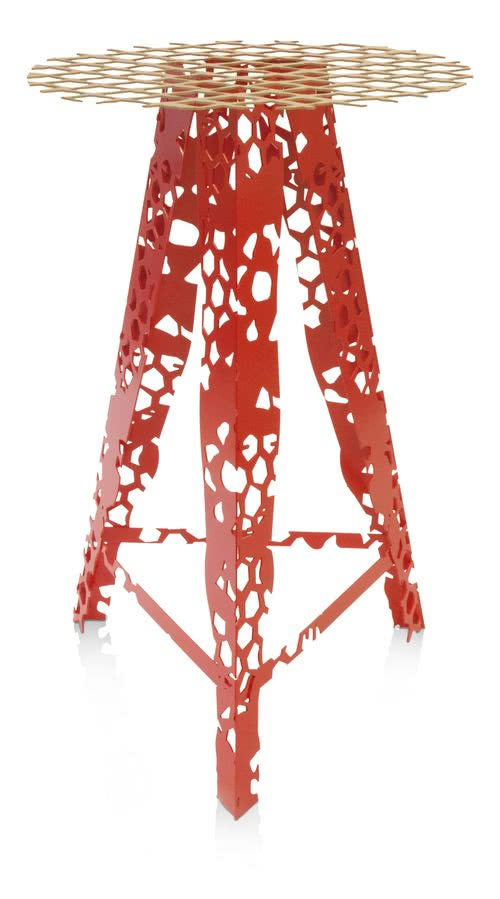 Skrojony na miarę. Stół jest częścią kolekcji...