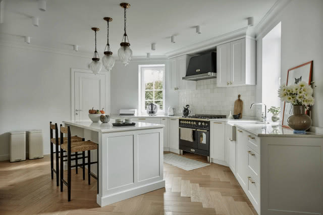 retro kuchenka gazowa i okap włoskiego producenta Lofra