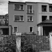 Biała kostka we Wrocławiu przed renowacją.