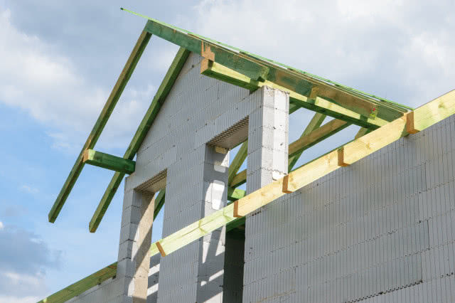 budynek w stanie surowym otwartym