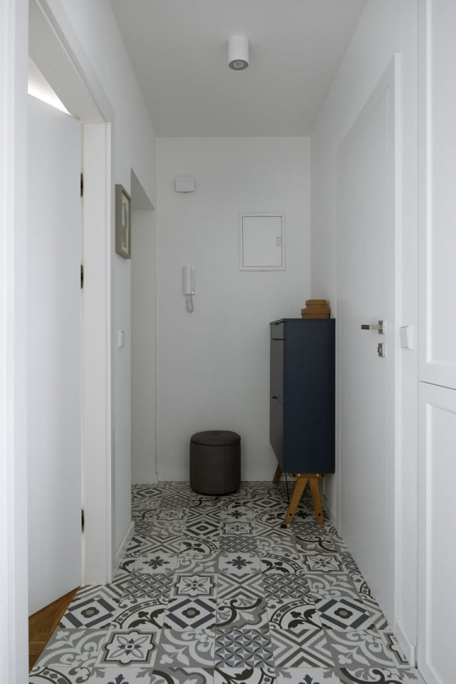 Wzorzyste płytki w przedpokoju