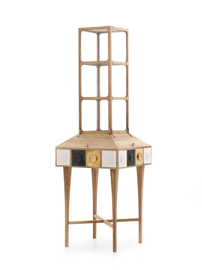 Patchworkowa gablota. Ceramika, szkło, drewno i...