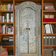 Ażurowe schody w mieszkaniu na poddaszu