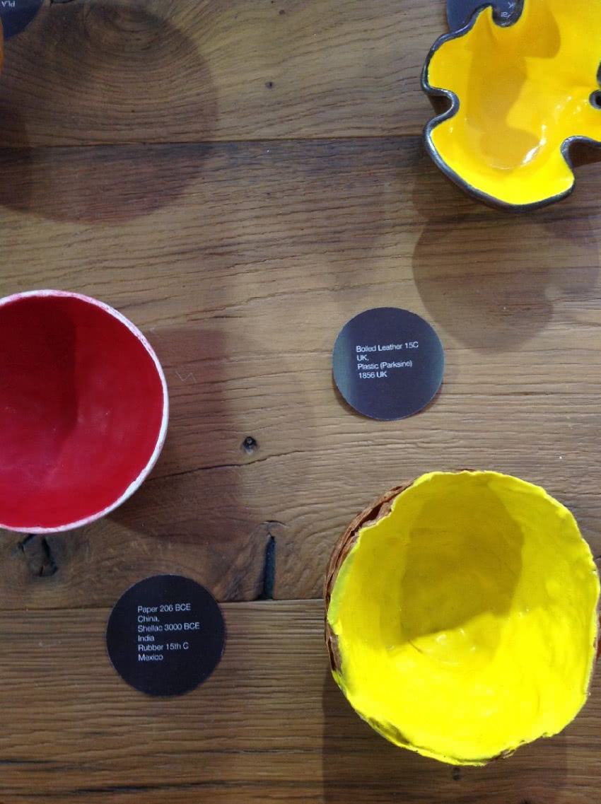 Czerwona miska zrobiona jest z trawy (Tajwan)...