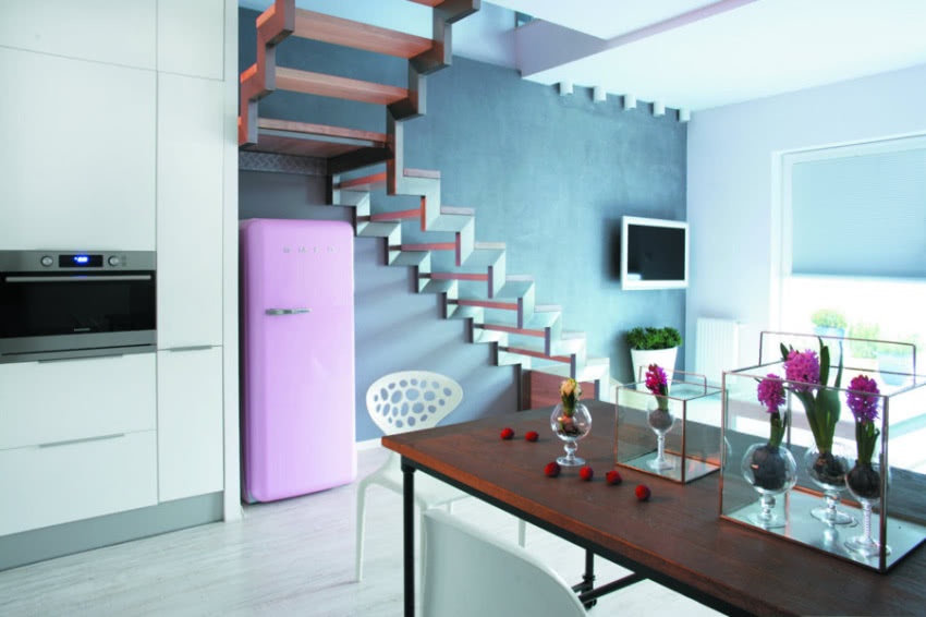 Różowa lodówka w stylu retro (Smeg) jest w tym...