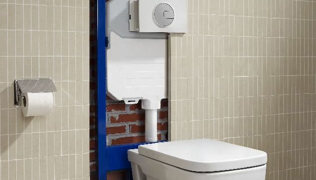 Zabudowa WC w małej łazience - płaski stelaż Roca