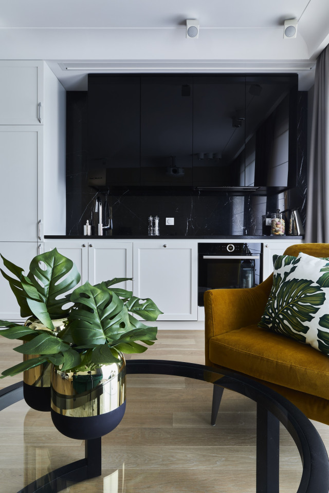 Intensywne kolory w salonie w stylu Modern Classic.