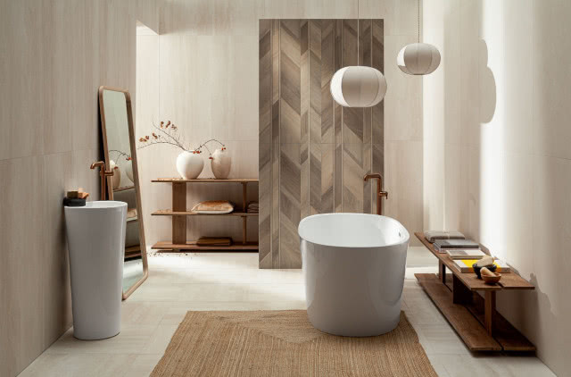 Biała wanna wolnostojąca