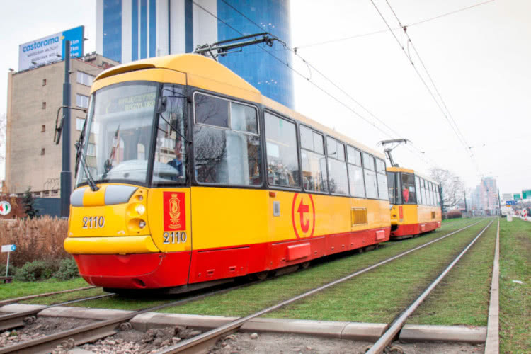 Biophilic design w stolicy! Miasto zdobią zielone tory tramwajowe ...