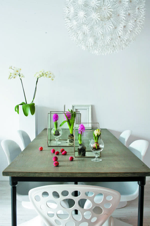 Eklektyczna jadalnia - stół z dębowym blatem na...