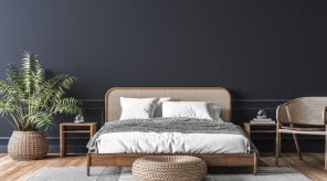 Dekoracja ściany za łóżkiem w sypialni. 9 pomysłów na aranżacje
