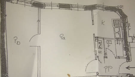 Przechodni salon z aneksem