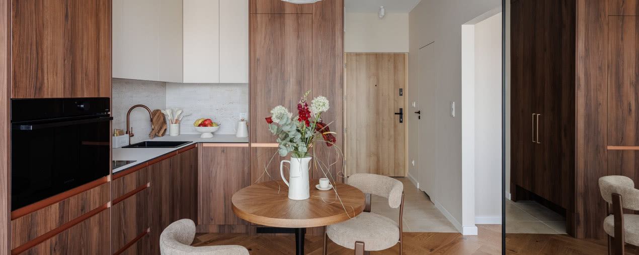 Mieszkanie w estetyce mid-century modern. Gdy design spotyka się z codziennym komfortem