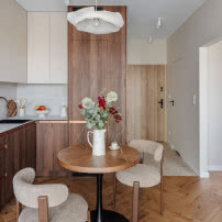Mieszkanie w estetyce mid-century modern. Gdy design spotyka się z codziennym komfortem