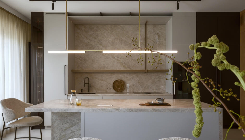Chłodny materiał, gorący efekt. Zachwycające wnętrza z kamieniem