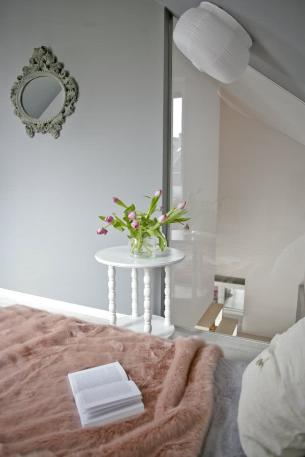 Umeblowanie sypialni Gabriela ograniczyła do...