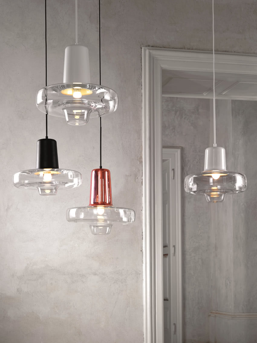 Eteryczne lampy Spin zdają się unosić i wibrować...