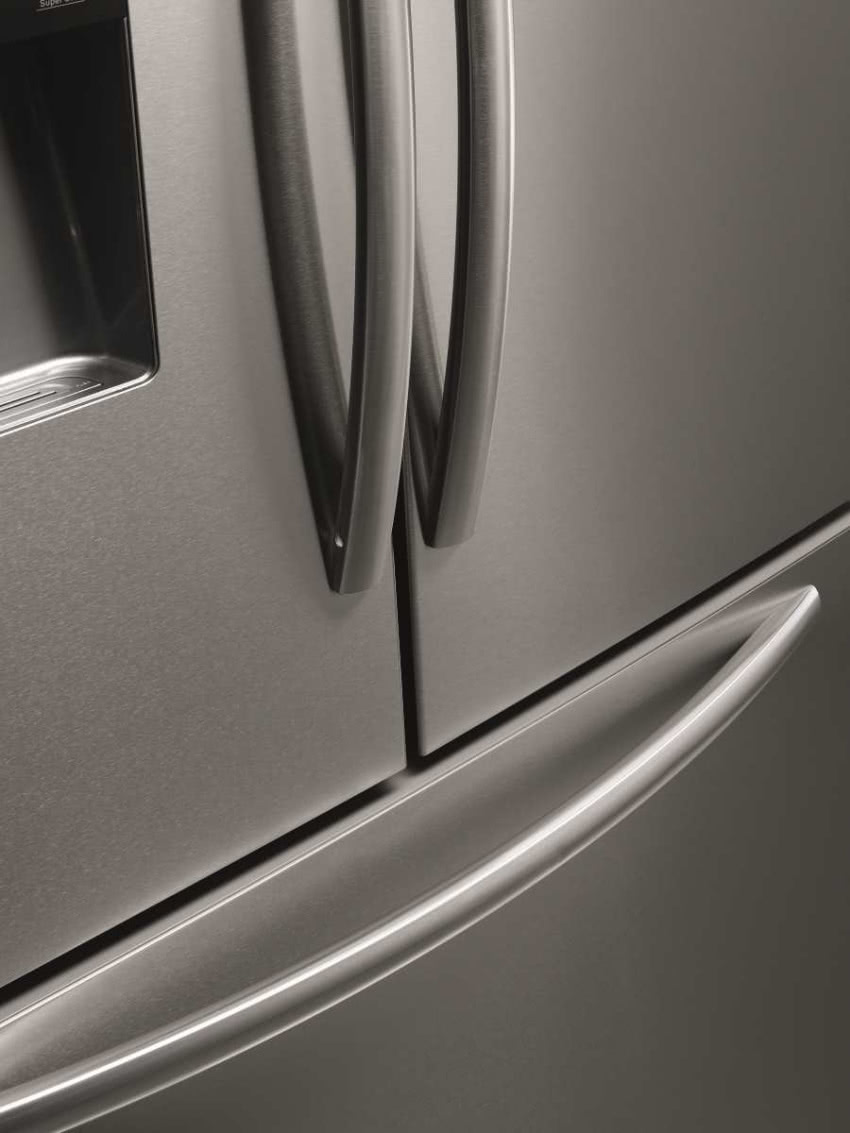 Drzwi zabezpieczono powłoką przeciwko odciskom...