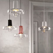 Łagodne łuki, kontrastujące materiały i ręcznie...