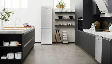 Do czego służy funkcja "holiday" w lodówce?