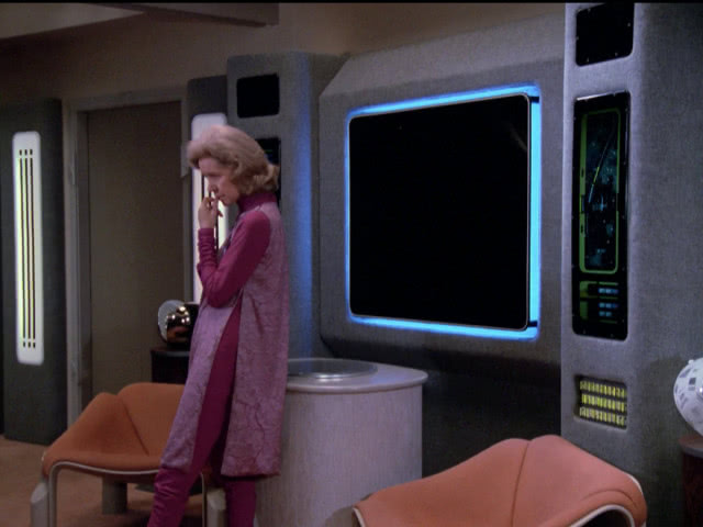 dwa fotele w jednej ze scen