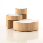 Łagodne łuki, kontrastujące materiały i ręcznie...