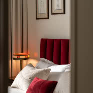 Kobiece mieszkanie w Starej Stoczni w Gdańsku. Tak architektka wyeksponowała w nim antyki!