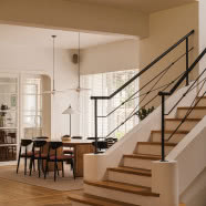 Słoneczny dom w kamieniu i drewnie. Ma aż 500 metrów kwadratowych!