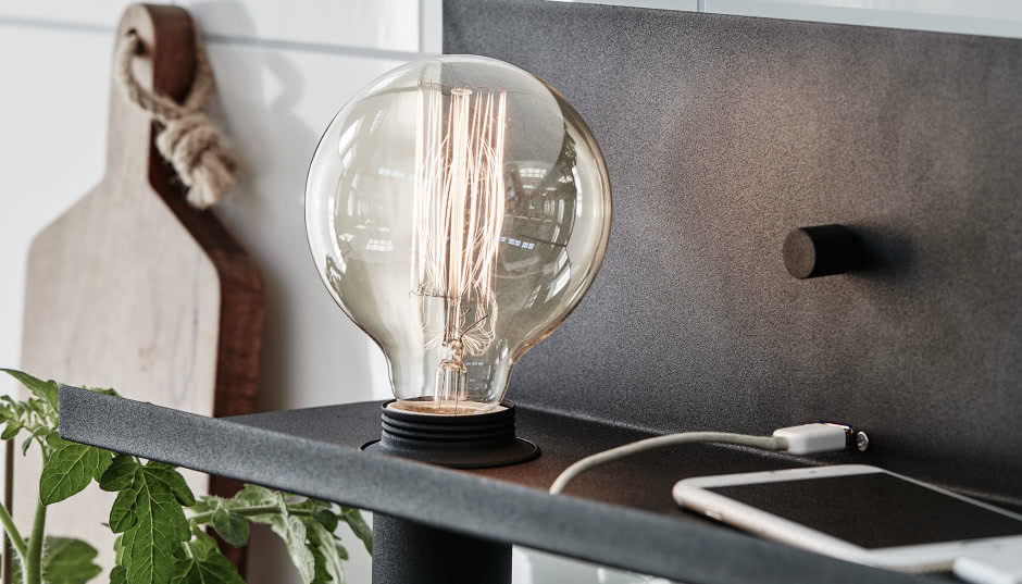 Podłącz smartfon do kinkietu