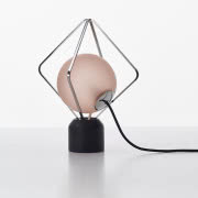 Łagodne łuki, kontrastujące materiały i ręcznie...