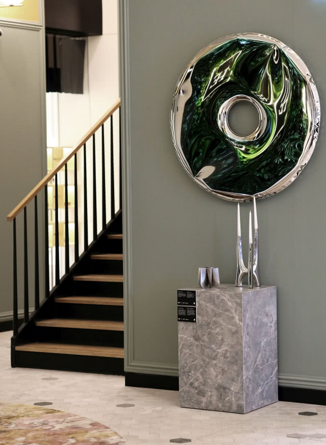 Srebrne lustro na ścianę