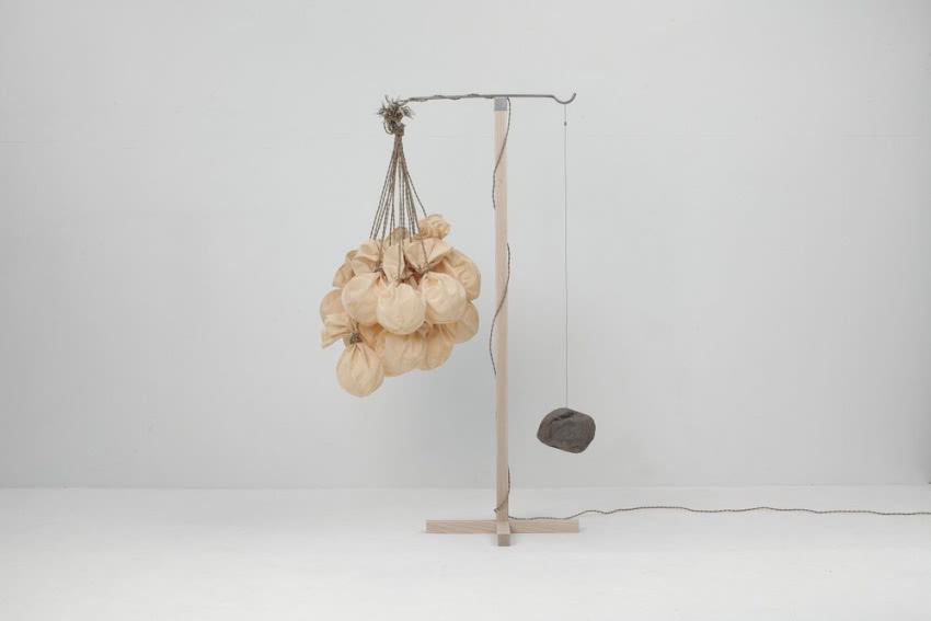 Ile waży światło?
16 lamp ukrytych w workach z...