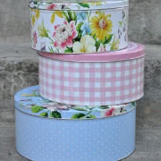 Elegancki porcelanowy wazon jest istotnym...