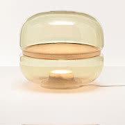 Łagodne łuki, kontrastujące materiały i ręcznie...