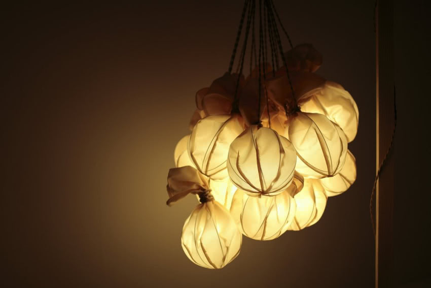 Ile waży światło?
16 lamp ukrytych w workach z...