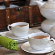 Elegancki porcelanowy wazon jest istotnym...