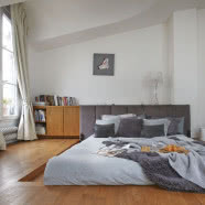 Ażurowe schody w mieszkaniu na poddaszu