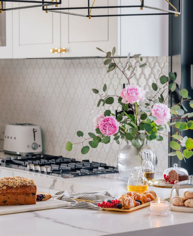 Dekoracyjne płytki Arabeska Dover Pure White, Raw Decor