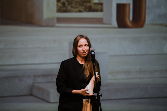 Maja Ganszyniec odebrała nagrodę must have za kolekcję Neve Creative Ceramika Paradyż. Fot. Marta Strzelczyk