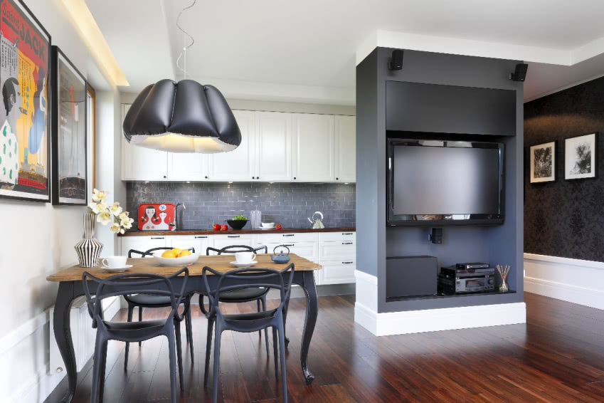 Wizualny "ciężar" nadmuchiwanej lampy Orca jest...