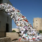 Rzeźba Briana Dettmera "New Books of Knowledge"...