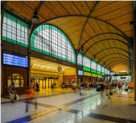 Przebudowany budynek dworca Wrocław Główny,...