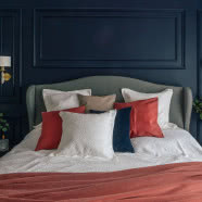 Dom urządzony w stylu współczesnej klasyki. Ma winiarnię w piwnicy!