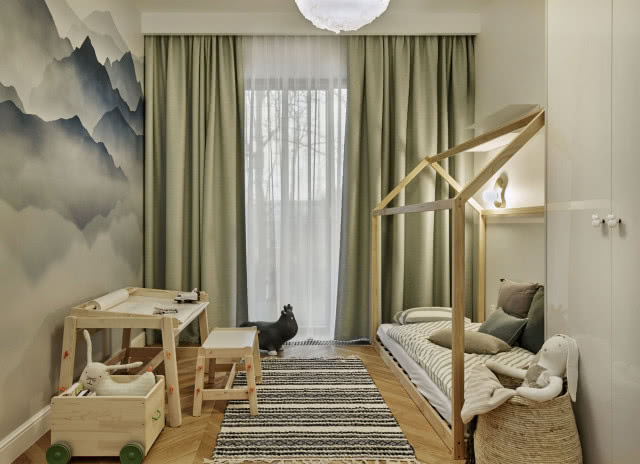 Łóżko domek w pokoju dziecka