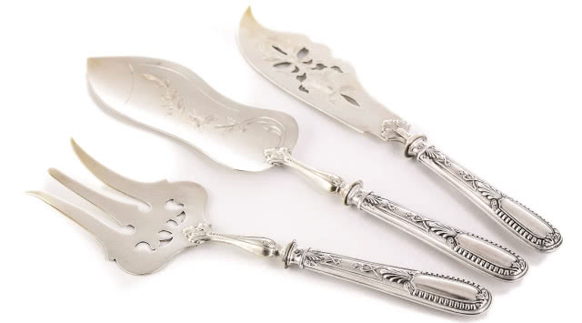 Komplet trzech sztućców serwingowych do ryb, środka stołu, Francja, ok. 1900, srebro pr. 950 Minerwa, Galeria Srebra i Światła RR, 3250 zł
