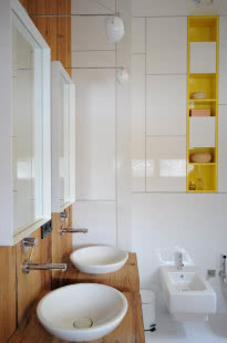 W łazience państwa domu ważnym materiałem wykończeniowym jest drewno
