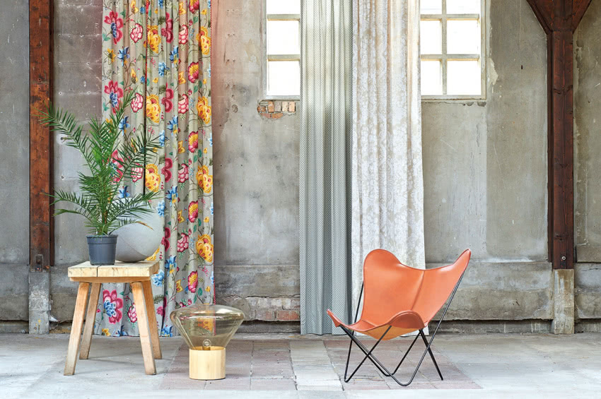 Kwiatowe i roślinne wzory na tkaninach czy...